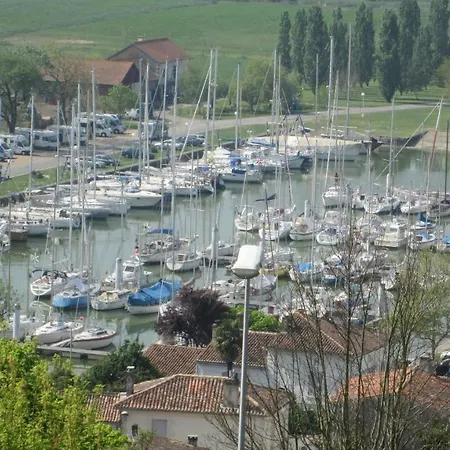 Grande Maison Avec Vue Sur Le Chenal Superbes Couches De Soleil Sur L Estuaire De La Gironde!