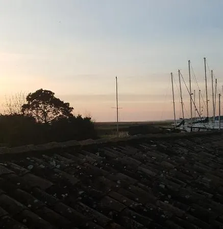 Grande Maison Avec Vue Sur Le Chenal Superbes Couches De Soleil Sur L Estuaire De La Gironde! Dom wakacyjny Mortagne-sur-Gironde