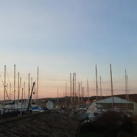 Grande Maison Charentaise Avec Vue Sur Le Chenal Superbes Couches De Soleil Sur L Estuaire De La Gironde!