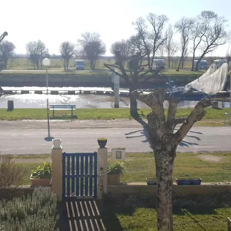 Grande Maison Avec Vue Sur Le Chenal Superbes Couches De Soleil Sur L Estuaire De La Gironde! Mortagne-sur-Gironde